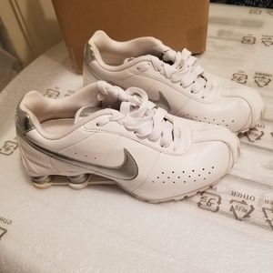 Women's White & Silver Nike Shox Sz 7.5 Shoe